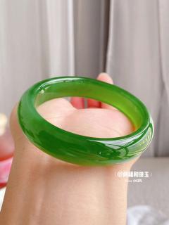碧玉冰底绿猫眼手镯,灵气逼人,太美了❤️