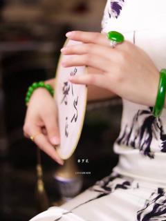 什么是帝王绿?揭秘和田玉中的顶级色系