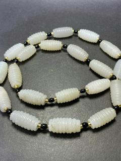 和田玉项链,一条20颗,颗颗饱满,手工雕刻螺旋纹,玉质温润,包浆老道.单